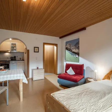 Landhaus Elfi Bed & Breakfast 2*